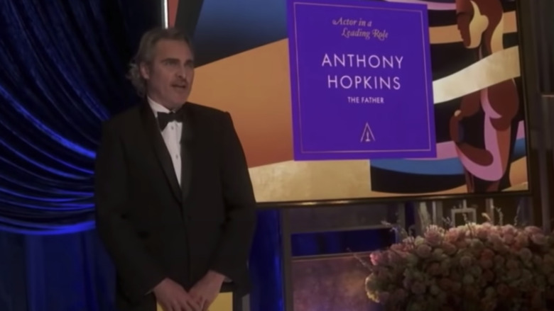 Joaquin Phoenix remet le prix du meilleur acteur à Anthony Hopkins absent aux Oscars 2021