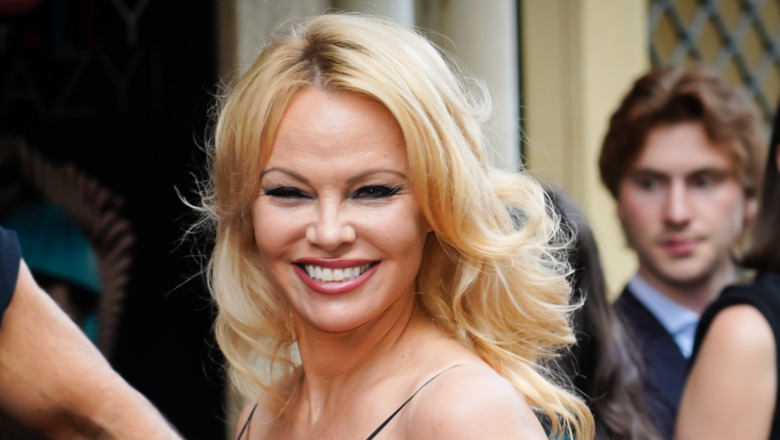 Pamela Anderson souriant