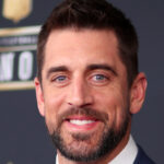 Aaron Rodgers ne sait pas lequel des membres de sa famille assistera à son mariage.  Voici pourquoi