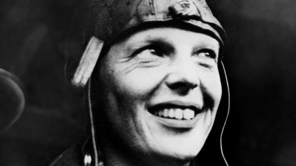 Amelia Earhart dans un portrait
