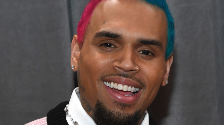 Chris Brown assiste à la 62e cérémonie des GRAMMY Awards