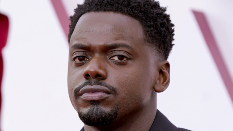 Le langage corporel de Daniel Kaluuya pendant ses volumes de discours aux Oscars