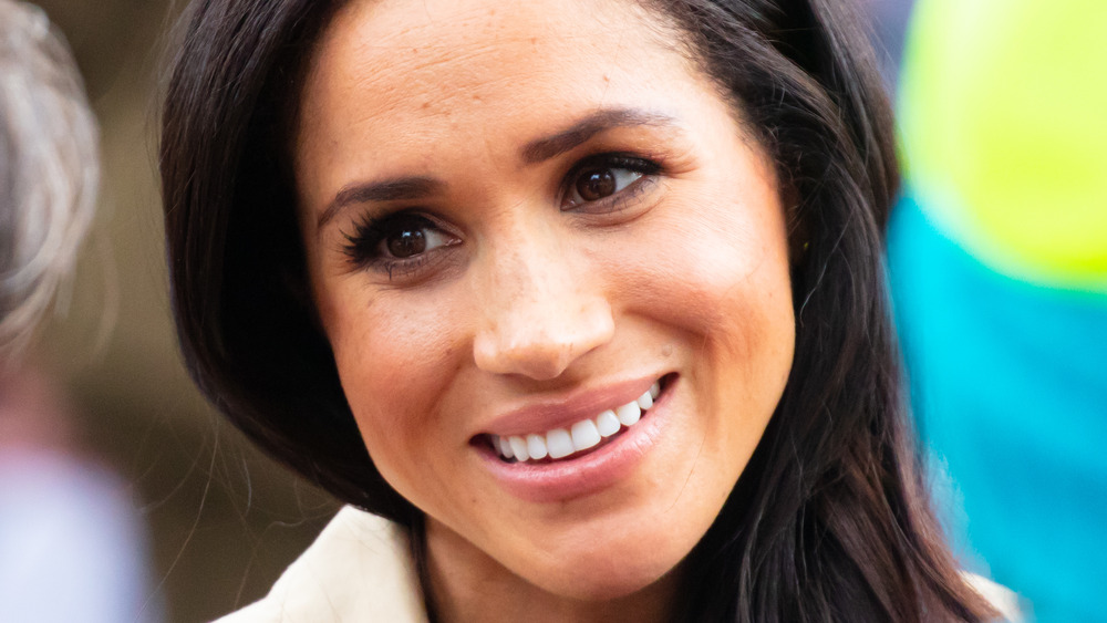 Meghan Markle écoute 