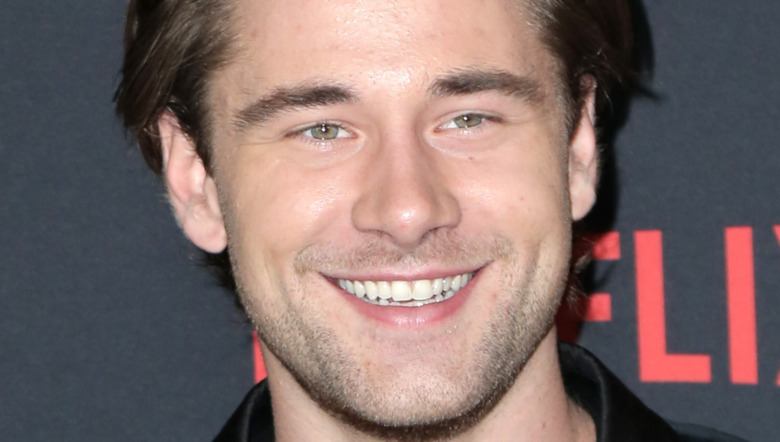 Luke Benward fait l’éloge de Melissa McCarthy – Exclusif