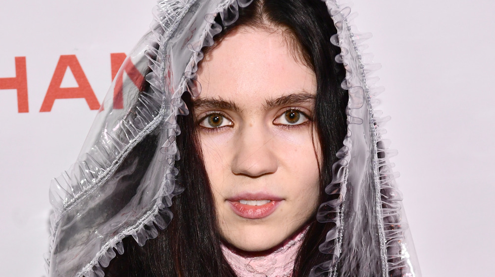 Pourquoi les nouveaux tatouages ​​de Grimes provoquent une telle agitation