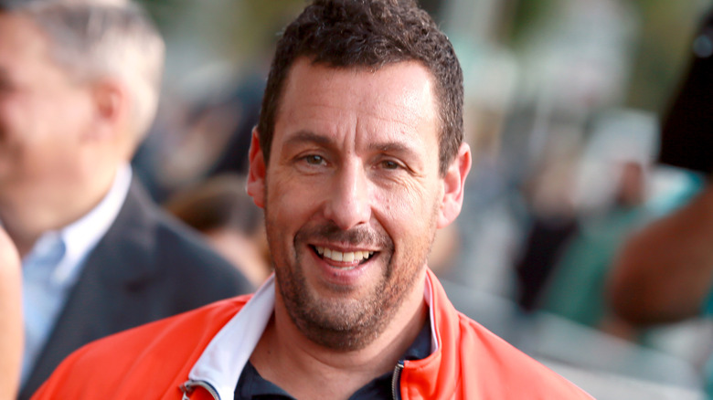 Adam Sandler souriant