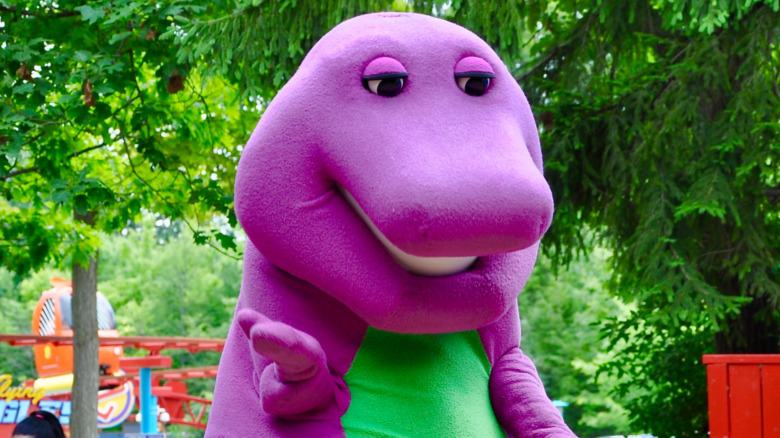 Barney le dinosaure à l'extérieur