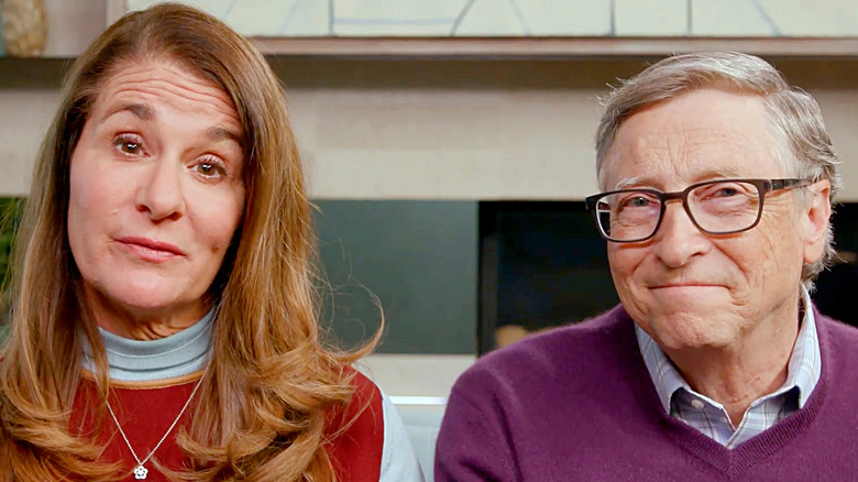 Melinda Gates et Bill Gates s'exprimant