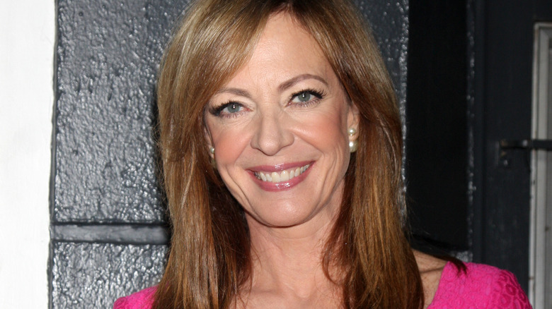 Allison Janney souriant