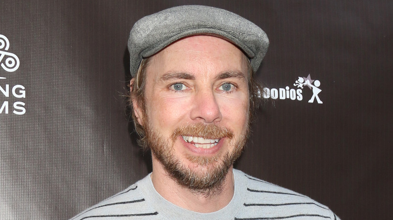 Dax Shepard portant un chapeau