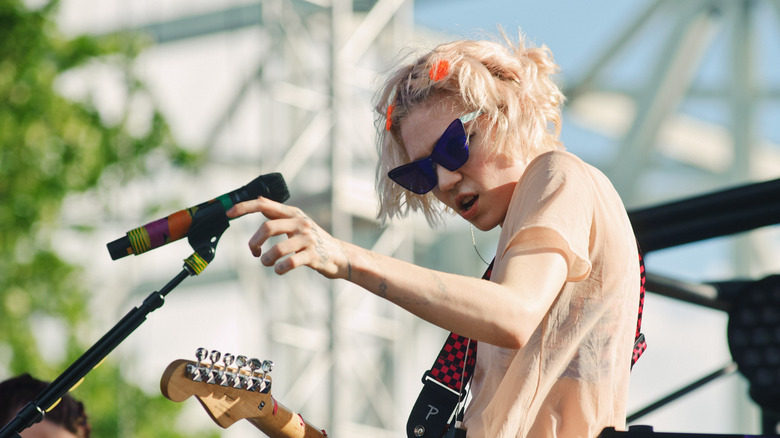 Grimes sur scène en 2016