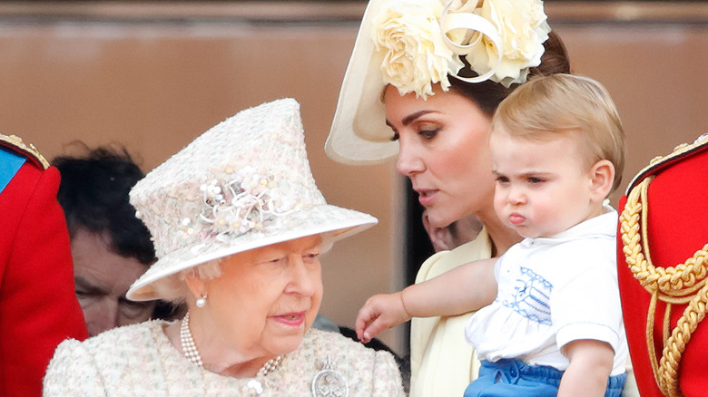 La reine Elizabeth, Kate Middleton et le prince Louis