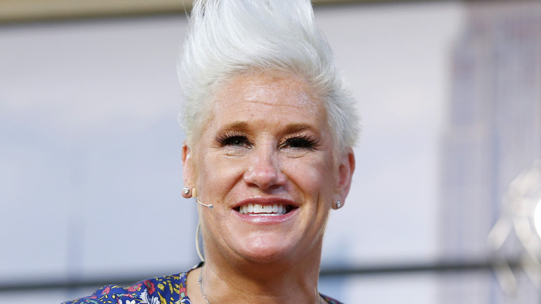 Anne Burrell cheveux hérissés