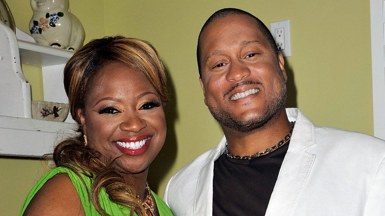 Gina et Pat Neely sourient