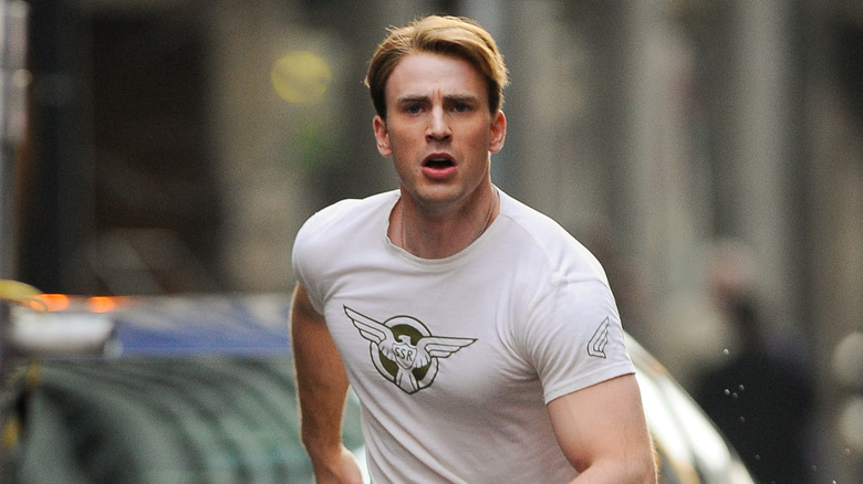 Chris Evans filmant Captain America