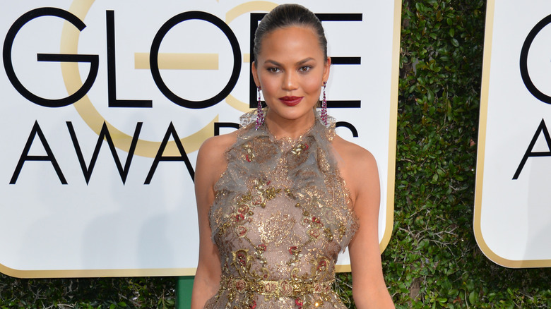 Tapis rouge des Golden Globes de Chrissy Teigen