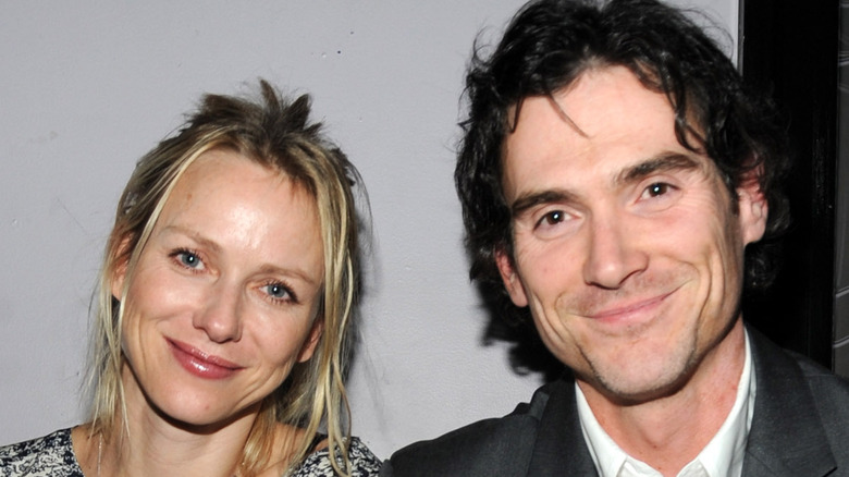 Naomi Watts et Billy Crudup sourient ensemble