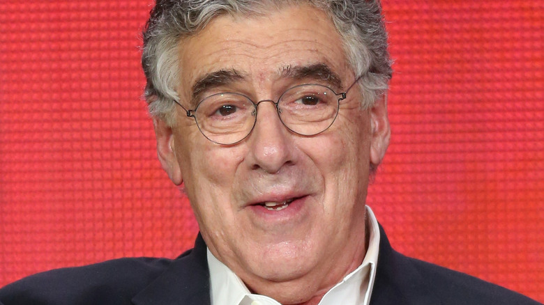 Elliott Gould posant sur le tapis rouge