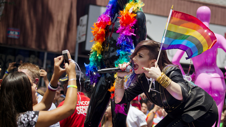 Demi Lovato se produit à Pride