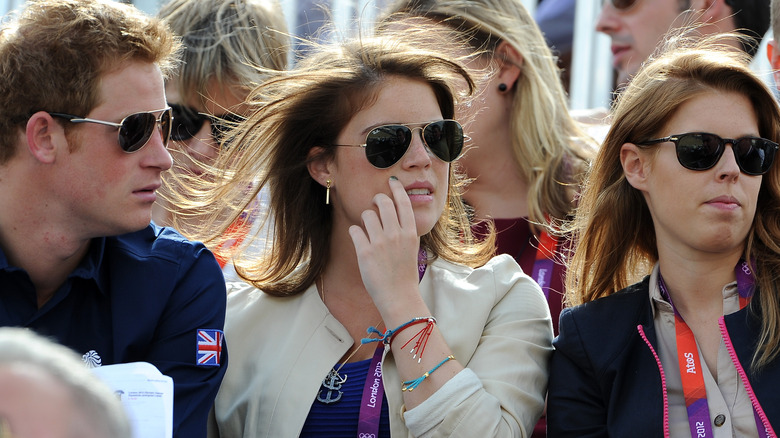 Prince Harry avec Béatrice et Eugénie 