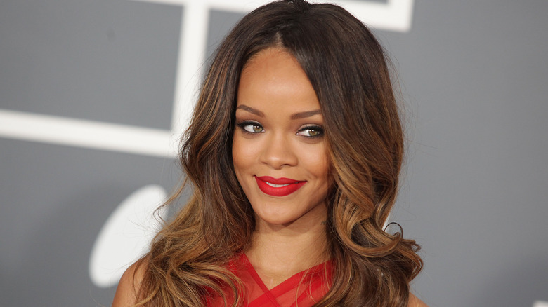 Rihanna souriante 