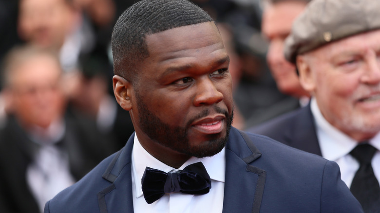 50 Cent portant un smoking