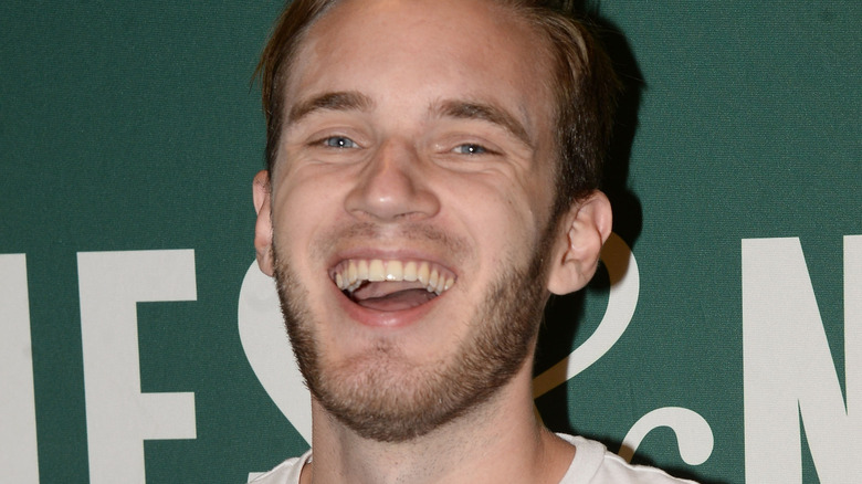 PewDiePie en riant 