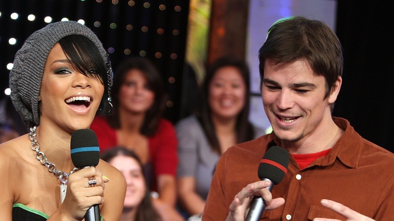 Rhianna et Josh Hartnett devant un public