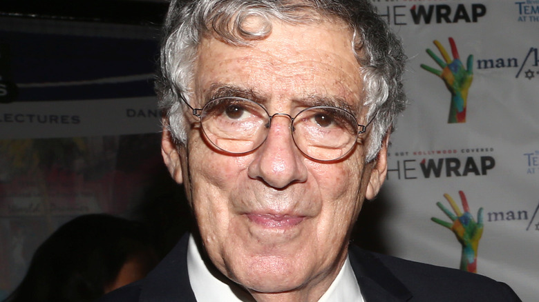 Elliot Gould souriant