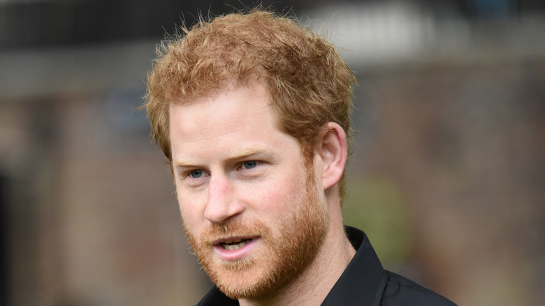 Le prince Harry regarde sur le côté aux Invictus Games Toronto 2017