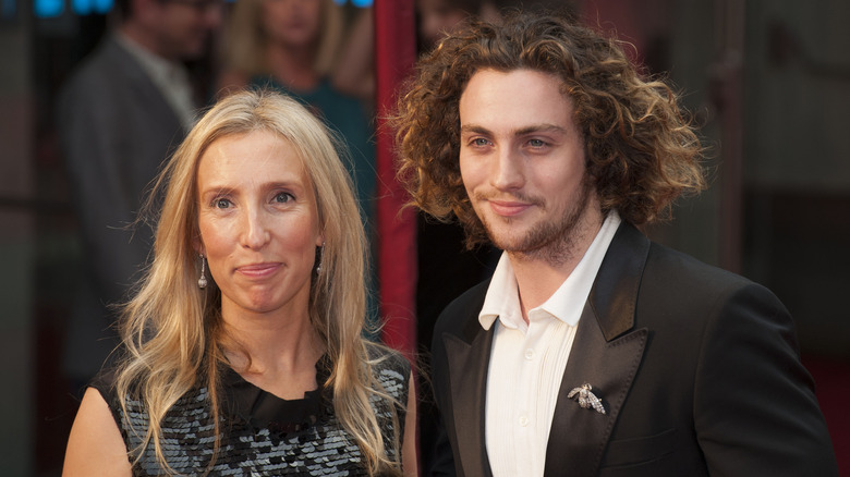 Sam et Aaron Taylor-Johnson souriant 