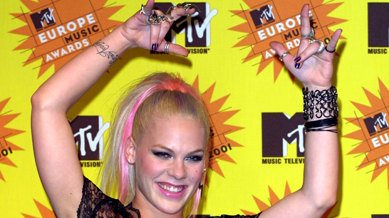 Du rose sur le tapis rouge des MTV EMA