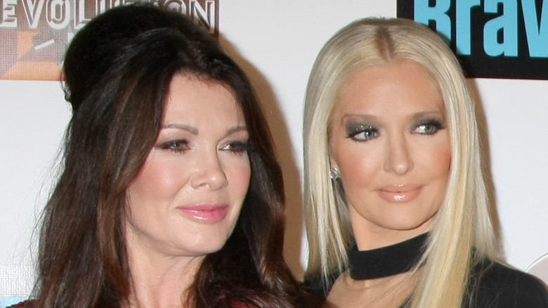 Lisa Vanderpump et Erika Girardi lors d'un événement sur le tapis rouge