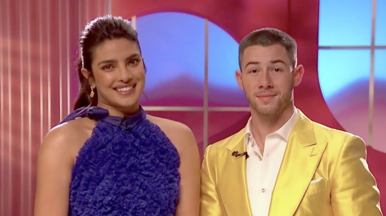 Priyanka Chopra et Nick Jonas souriant