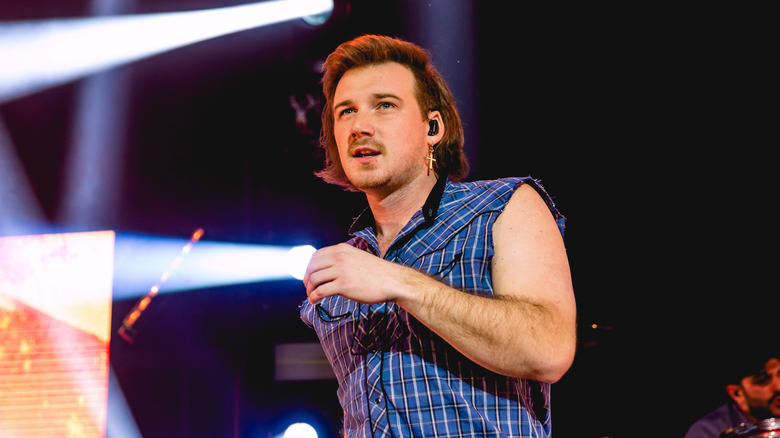 Morgan Wallen effectuant 