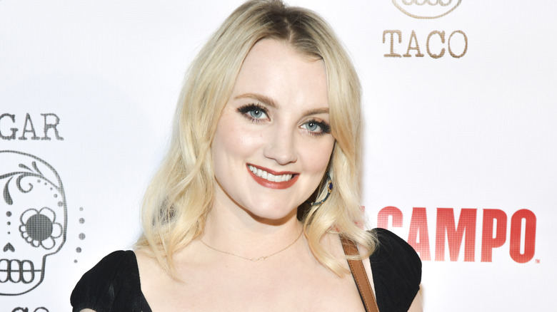 Evanna Lynch souriante