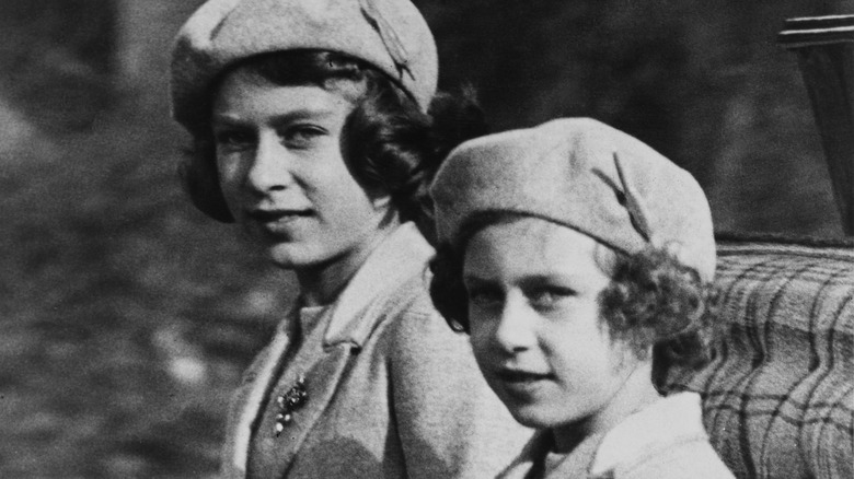 La jeune princesse Elizabeth et la princesse Margaret