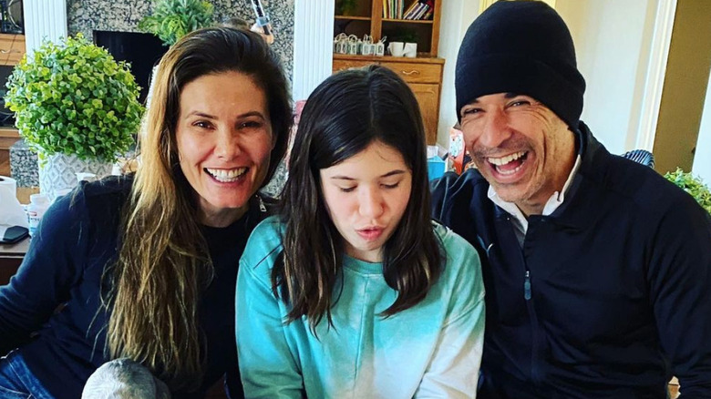 Adriana Henao et Helio Castroneves avec leur fille