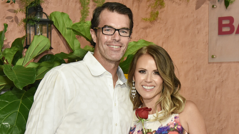 Ryan et Trista Sutter posant lors d'un événement 