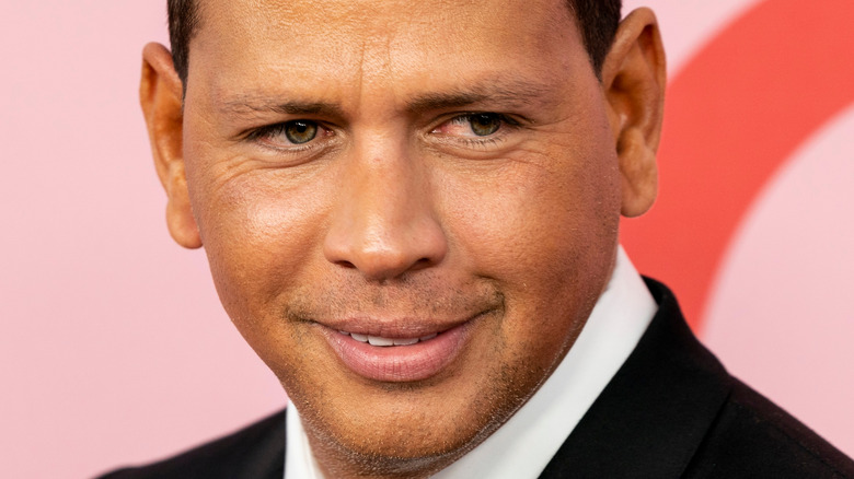 Alex Rodriguez est dans un monde de douleur.  Voici pourquoi