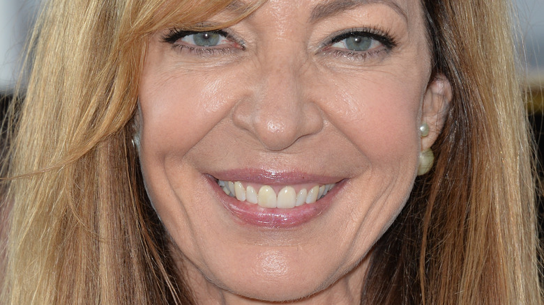 Allison Janney devient cryptique lorsqu’elle est interrogée sur l’annulation de maman