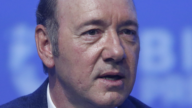 Dans le retour choquant de Kevin Spacey à la comédie