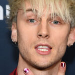 Que se passe-t-il avec la langue de Machine Gun Kelly?