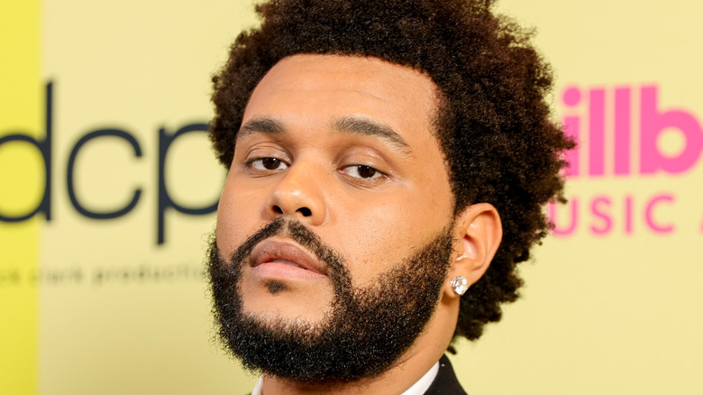 The Weeknd a laissé tomber un gros indice lors de son discours de remise des Billboard Awards