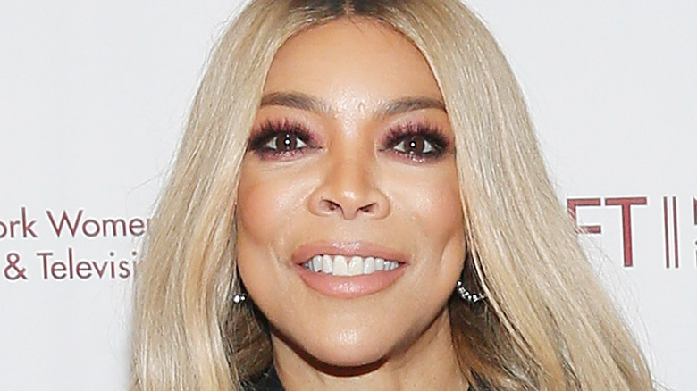 Wendy Williams souriant tapis rouge