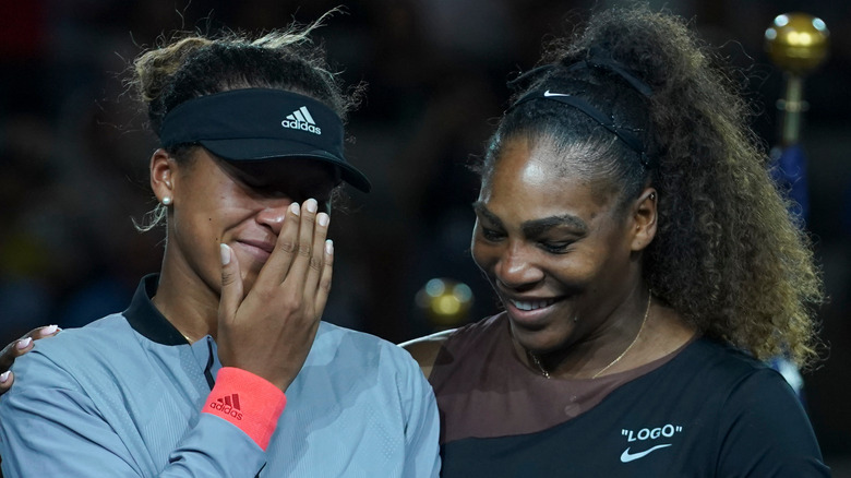 Naomi Osaka et Serena Williams après la finale de tennis