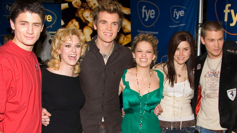 Cast 'One Tree Hill' au magasin de musique FYE 2004