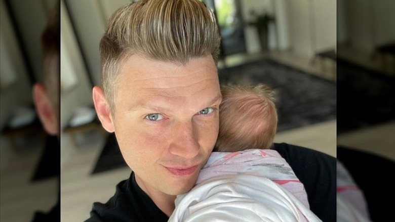 Nick Carter tenant sa fille Pearl en selfie