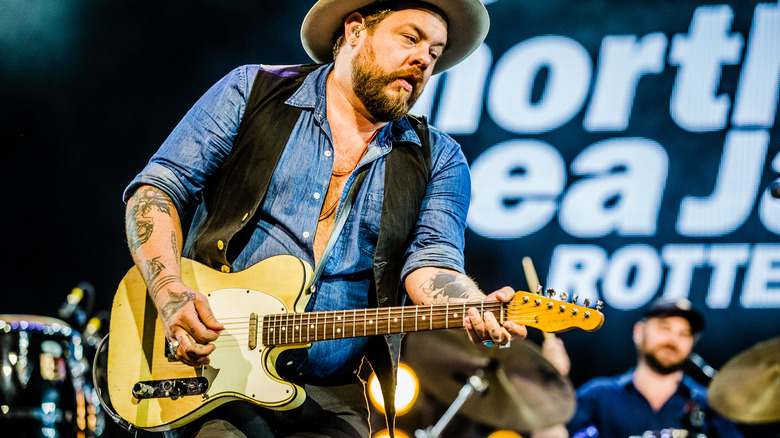 Nathaniel Rateliff, chant