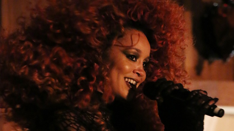 Jillian Hervey chante avec Lion Babe